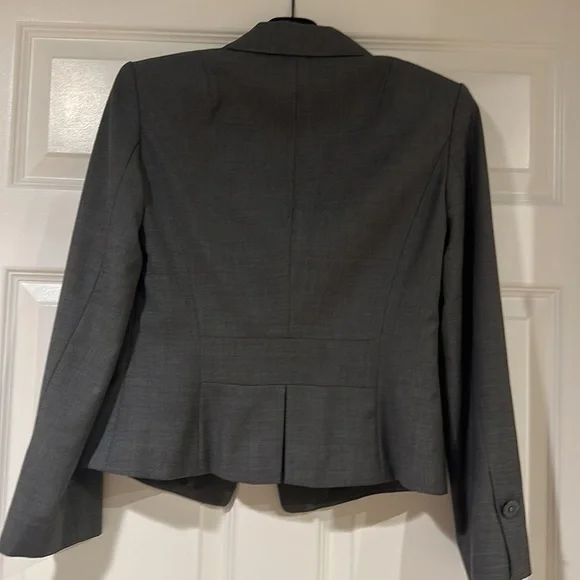 Isabel & Nina suit- jacket + skirt. Size 6/runs big. Polyester rayon wool. Lined - Picture 5 of 9